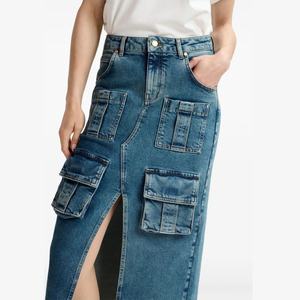 Jupe longue en jean cargo taille haute pour femme avec fentes avant et poches à soufflets, personnalisable avec marque privée – Collection été très prisée - Product Image 2