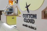 Kiosque en bois de style mignon pour les vêtements pour bébés, centre commercial, présentoir de vêtements pour enfants