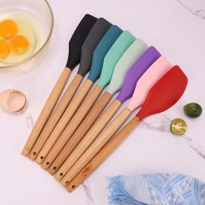 Espátula de Silicona para Hornear y Cocinar, Juego de Espátulas para Mezclar con Buen Agarre, Espátulas de Silicona con Mango de Madera de Haya de Grado Alimenticio - Product Image 2