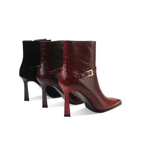 Stivaletti da Donna Coreani Stile Western con Tacco a Spillo e Punta Affusolata, in Ecopelle Stampata Effetto Coccodrillo, Estivi, con Cerniera Laterale - Product Image 2