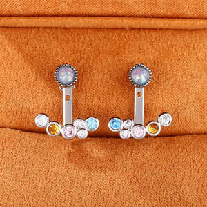 Boucles d'oreilles clous en or blanc E2161, géométriques, avec cristaux et strass sertis clos, bijoux tendance pour femme - Product Image 3