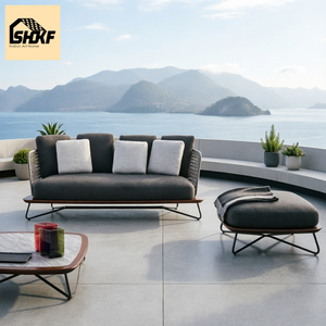 Conjunto de Sofá de Ratán para Exteriores, Diseño Curvo Tejido con Cuerda, Base de Madera, Silla de Descanso, Otomana, Mesa, para Patio, Terraza, Villa - Product Image 1