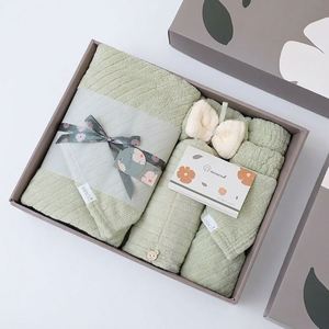 Novedades 2026: Juego de Regalo de 5 Toallas con Logotipo Personalizado, Toallas de Felpa Coral y Toallas de Baño en Caja de Regalo para Regalos Corporativos - Product Image 1
