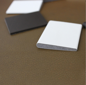 Moderna Striscia Sigillante in Schiuma Autoadesiva per Fessure Porta, con Rivestimento Impermeabile e Isolamento Acustico in PU+PE+PP - Product Image 1