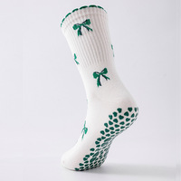 Chaussettes antidérapantes pour femmes avec motif nœud, chaussettes de sport, de yoga et de pilates, chaussettes en tricot blanches