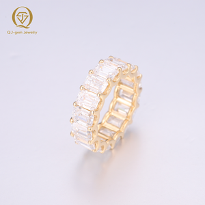 Diamante Cultivado en Laboratorio con Corte Esmeralda, Certificado IGI, Color D, Claridad VVS, Diseño de Diamantes Completos de Lujo, Oro de 18K, Personalizado para Regalo - Product Image 2