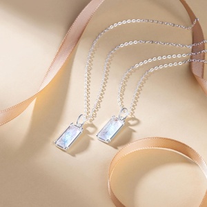 Collar de circonio cuadrado Ice Through para mujer, cadena de clavícula de lujo ligero, exquisita y sencilla, accesorios de gargantilla estilo Cold Wind. - Product Image 1