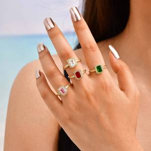 Anillo Ajustable Abierto de Cobre Chapado en Oro para Mujer con Incrustaciones de Circonia Cúbica Rectangular Brillante y Largo - Product Image 1