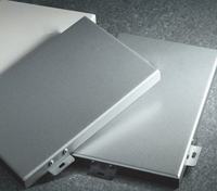 Panneaux en aluminium revêtus de fluorocarbone conçus sur mesure : Exemples de façades extérieures pour grands sites