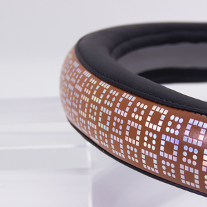 Cubierta Iridiscente para Ruedas de Coche de 3 Radios, PU Premium con Barras Reflectantes Holográficas, Estilo Cyberpunk, Ajuste Universal - Product Image 4