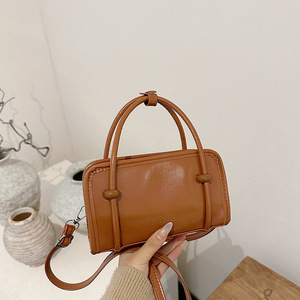 New Minimalist Cream-colored Korean-style Vintage Lady <b>Handbag</b> with <b>Chains</b> Versatile Trendy Suitable for Daily Commuting Travel - Product Image 2