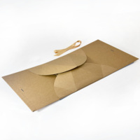 Sac cadeau triangulaire de luxe recyclable avec ruban, logo personnalisé, sac cadeau en carton noir, vente en gros