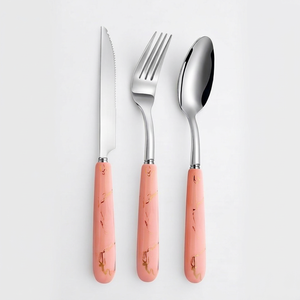 Ensemble de couverts modernes en acier inoxydable avec manches en marbre rose, compatibles lave-vaisselle, pour les tables de mariage - Product Image 1