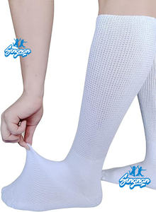 <span class=keywords><strong>Chaussettes</strong></span> extra larges non compressives <span class=keywords><strong>pour</strong></span> l'œdème lymphatique et les neuropathies diabétiques |   <span class=keywords><strong>Chaussettes</strong></span> <span class=keywords><strong>pour</strong></span> botte orthopédique bariatrique <span class=keywords><strong>pour</strong></span> pieds et <span class=keywords><strong>jambes</strong></span> enflés - Product Image 4