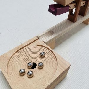 Pista de canicas de madera con laberinto para bolas, juego de laberinto de madera para niños, regalo artesanal de madera - Product Image 1
