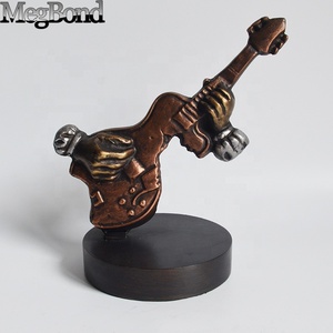 Estatuilla de jugador de músico de <span class=keywords><strong>guitarra</strong></span> de cobre antiguo clásico, decoración de mesa de Metal abstracta, Base de fundición, artesanías de Metal - Product Image 3
