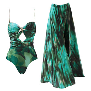Costume da bagno a maniche lunghe e gonna coordinato con stella marina dorata, cut-out arricciato, verde, intero con gonna - Product Image 1