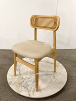 Mobilier de maison simple chaise en bois et osier pour hôtel chaise en rotin pour restaurant en tissu de lin avec coussin de tapisserie d'ameublement