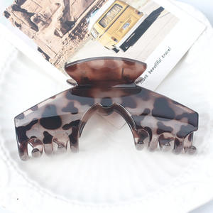 Pinza de Pelo de Plástico de 11.5cm con Diseño de Tiburón Grande para Mujeres, Ideal para Fiestas - Product Image 5