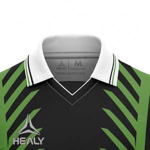 Maillot de football unisexe pour adulte, style vintage personnalisé, durable, respirant, à séchage rapide, manches courtes, col en V, design avec accents verts - Product Image 3