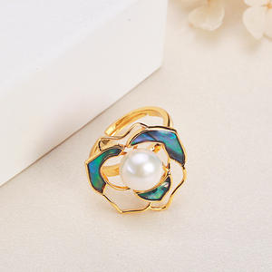Anillo de Perlas Genuinas Hechas a Mano del Lago Shanxia, Diseño de Lujo Ligero, Anillo de Perlas de Agua Dulce con Camelia, Moda al por Mayor - Product Image 3