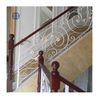 Balustrade d'escalier en fer forgé blanc, designs modernes de garde-corps en fer