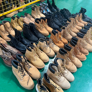Chaussures en cuir véritable de marque d'occasion S26 chaussures d'occasion pour hommes ou femmes et bottes Martin de créateur de haute qualité en gros - Product Image 4