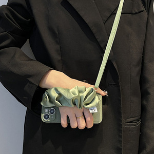 Bufanda de seda de lujo de primera calidad para iPhone 14 pro Max funda rígida de silicona con cordón diagonal para <span class=keywords><strong>Huawei</strong></span> - Product Image 3