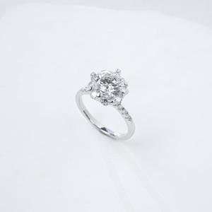 Anillo de Compromiso de Diamantes de Corte Brillante Redondo para Mujer, Plata 925, Engaste de Puntas, Estilo Clásico de Flor - Product Image 1