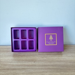 Scatola di Carta Rettangolare Minimalista con Linee Pulite e Inserto su Misura per Confezioni Contemporanee di Panetteria e Pasticceria - Product Image 4