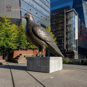 Grande statue de pigeon en bronze coulé TREVI |   Sculpture d'oiseau de style moderne et monumental pour place urbaine et installation d'art public - Product Image 2