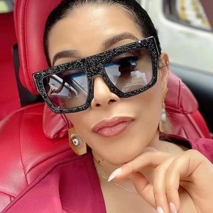 <span class=keywords><strong>2023</strong></span> femmes hommes personnalité personnalisée mode UV400 concepteur nouveau à la mode grand cadre carré large Temple <span class=keywords><strong>lunettes</strong></span> <span class=keywords><strong>de</strong></span> <span class=keywords><strong>soleil</strong></span> - Product Image 6