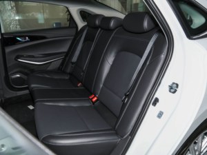 Nuevo Changan Ruicheng CC 2021 Edición Blue Whale 1.5T DCT Elite, Volante a la Izquierda, 5 Asientos, Gasolina Turbo, R16, Interior Oscuro Trasero - Product Image 6