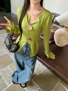 เสื้อยืดถักแขนยาวคอวีทรงเข้ารูปสำหรับผู้หญิงแฟชั่น - Product Image 6