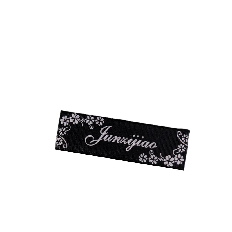 Junxijiaoレターロゴカスタム織りサテン服ラベルダマスク刺繍ネックタグシューズバッグプライベートロゴ