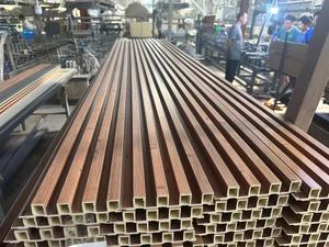 वाटरप्रूफ पीसी वीपीसी दीवार पैनल सजावट के लिए लकड़ी का अनाज चमका पैनल - Product Image 5