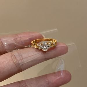 Bague en argent pur S925 plaqué or, ciel étoilé vintage, luxe haut de gamme, faite à la main, diamant brossé, similaire à un œuf de pigeon - Product Image 1