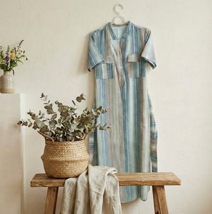 Vestido informal a rayas con botones para mujer, con lazo en la cintura, cómodo vestido de verano con mangas cortas y rayas modernas - Product Image 4