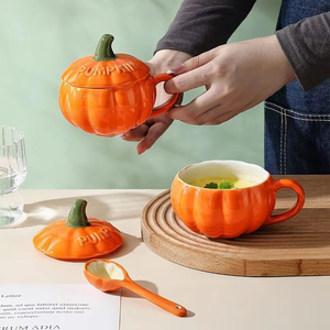 Taza de cerámica de calabaza de Navidad personalizada de diseño creativo con cuchara y tapa para regalos de negocios para beber agua - Product Image 2