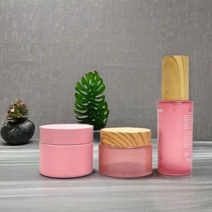 ขวดแก้วทรงแบนสีชมพูแบบกำหนดเองขนาด 1 ออนซ์ พร้อมหลอดหยด 30 มล. 50 มล. สำหรับบรรจุเซรั่มบำรุงผิวหน้า น้ำมันหอมระเหย บรรจุภัณฑ์สำหรับผลิตภัณฑ์ดูแลผิว พร้อมบริการสกรีนพิมพ์ - Product Image 1