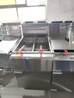Friteuse professionnelle à gaz sur pied pour équipement de restauration, 2 cuves, 2 paniers, 4 brûleurs, puissance de feu réglable