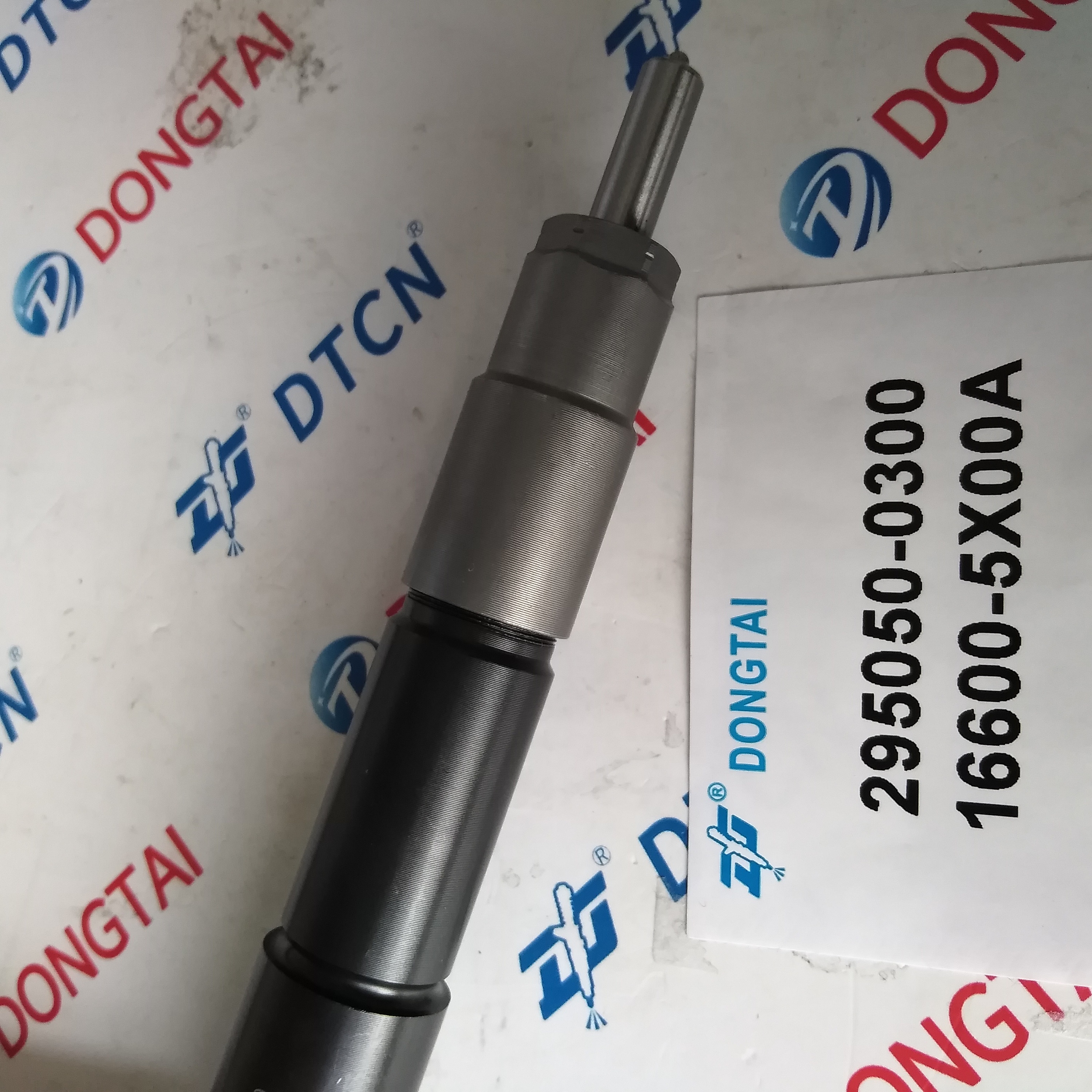 Common Rail Injector 295050-0300 for Nissan YD2K Navara Pathfinder