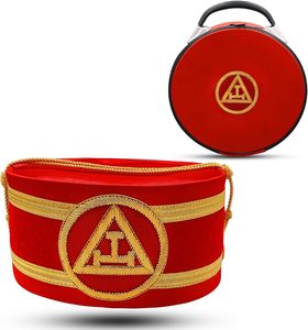 Gorra Masónica del Arco Real en Terciopelo Rojo con Logotipo del R.Arch Bordado a Mano, Incluye Estuche de Almacenamiento a Juego - Product Image 1
