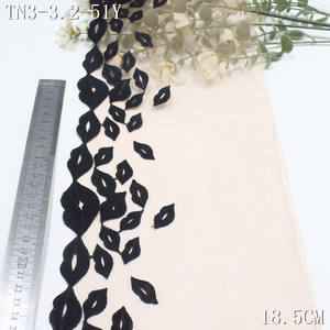 Dentelle brodée en maille nude de 18 cm avec motif de lèvres noires vintage personnalisée en usine pour lingerie sexy pour femmes pour la Saint-Valentin - Product Image 2