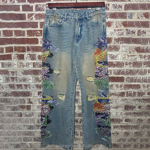 بنطلون جينز رجالي مخصص من الشركة المصنعة بتصميم عصري مطرز ومغسول ومستقيم وممزق مع أحجار الراين واللؤلؤ - Product Image 5