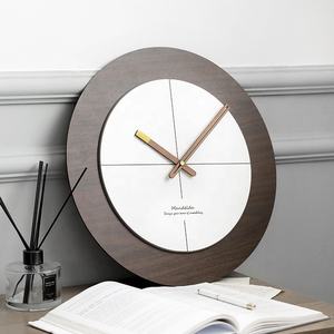 Reloj de Pared Redondo Decorativo de Madera Silencioso Sin Tictac EMITDOOG, Reloj de Pared de Cuarzo de Calidad que Funciona con Pilas, Estilo Vintage Rústico Campestre - Product Image 5