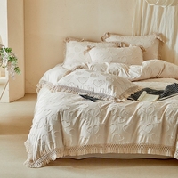 Nouvelle Parure de Lit de Luxe Bohème 4 Pièces avec Nœud Papillon et Pompon, Motif Cœur et Fleurs Découpées, Housse de Couette et Drap Plat pour Maison et Hôtel, Taille King, Beige