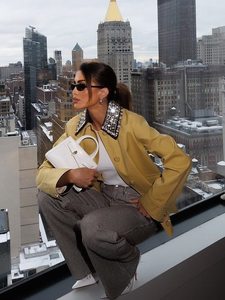 Veste décontractée pour femme, personnalisable, faite main, en laine, coupe-vent, à bouton unique, col rabattu orné de diamants, de fabrication artisanale - Product Image 4