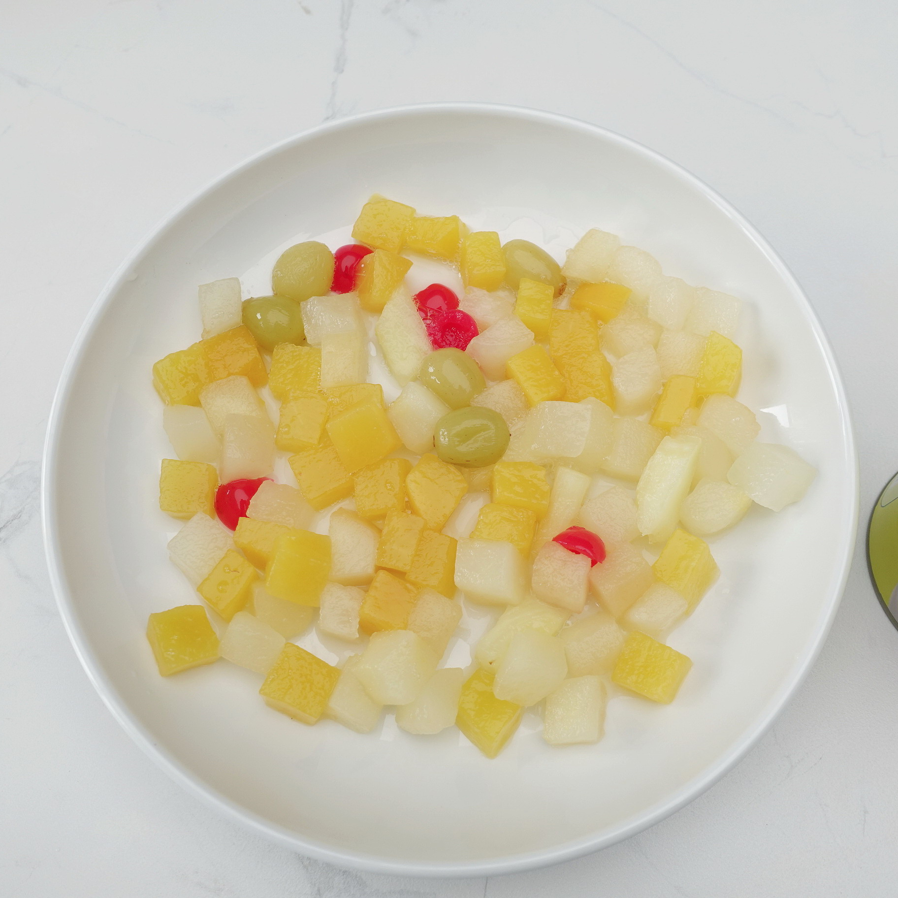 Оптовая продажа, консервированные Коктейльные фрукты, сладкие вкусные тропические фрукты страсти в кубиках, закуски в легком сиропе TOP1