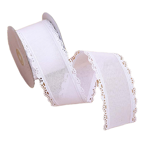 Cinta <span class=keywords><strong>de</strong></span> poliéster y lino OKAY <span class=keywords><strong>de</strong></span> 63 mm (2.5 pulgadas) blanca, sólida, <span class=keywords><strong>de</strong></span> una sola cara, con borde festoneado. - Product Image 1